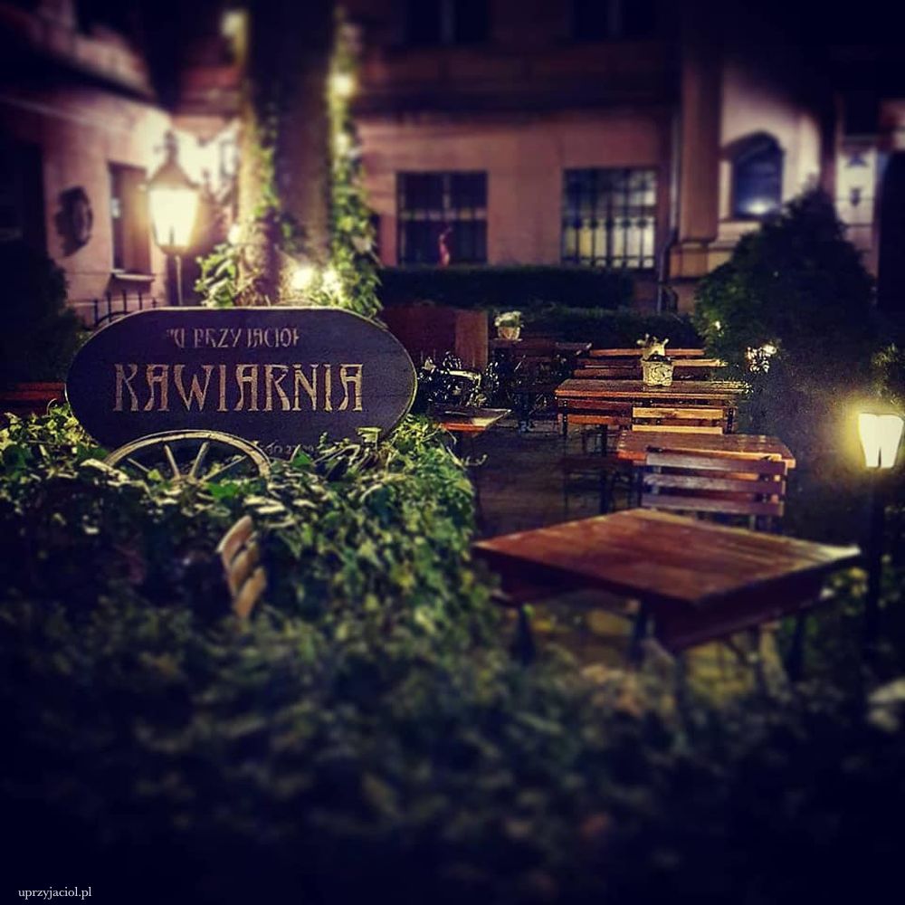 Ogródek Kawiarni u Przyjaciół w Poznaniu.