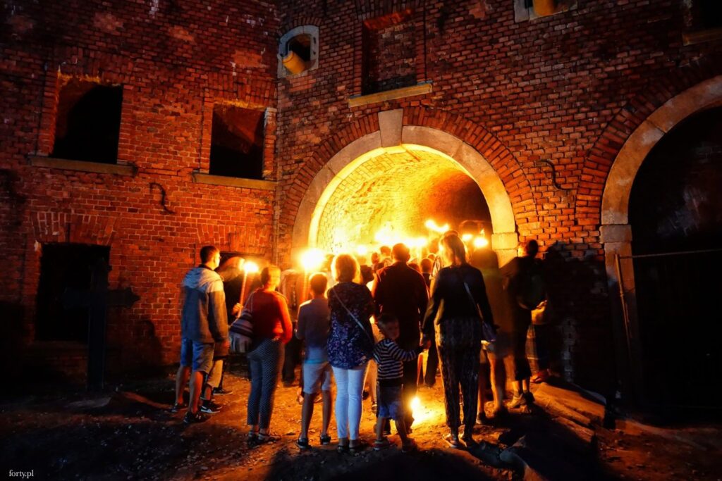 W czasie nocnego zwiedzania srebrnogórskiej warowni.