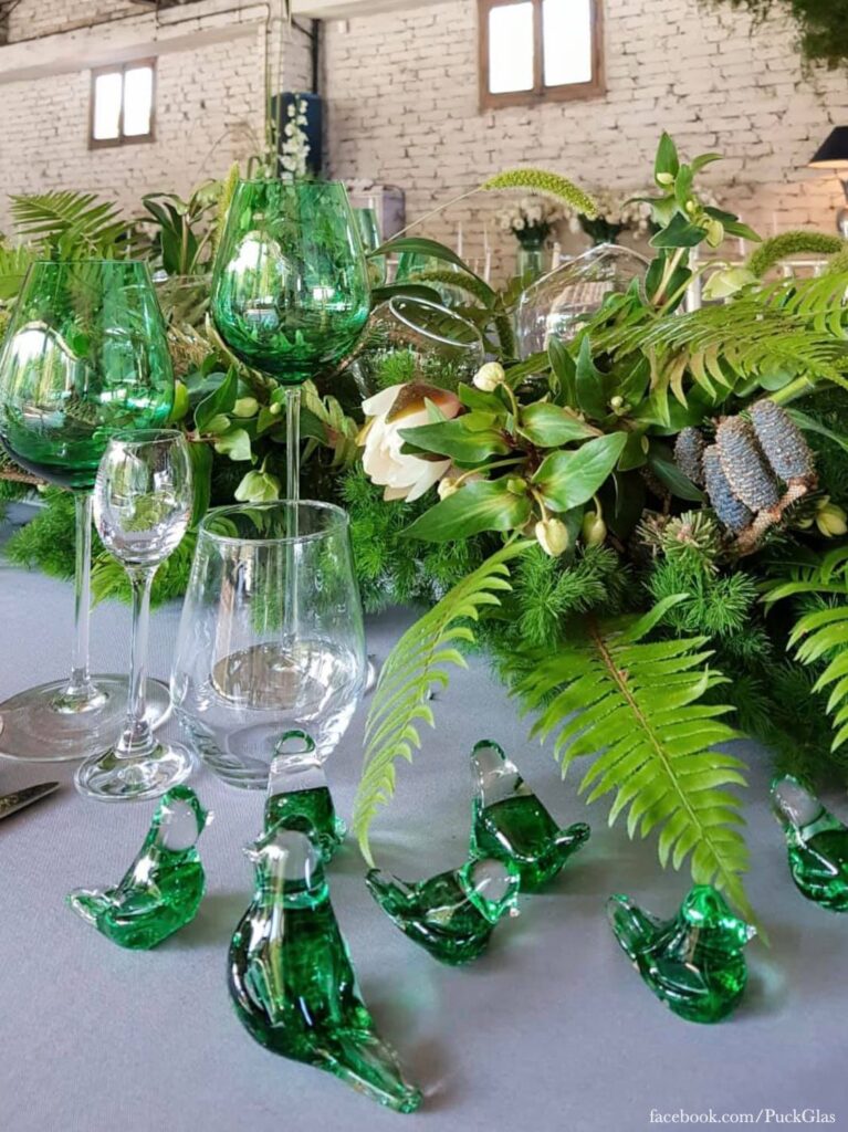 Szklane ptaszki z huty szkła w Pucku.