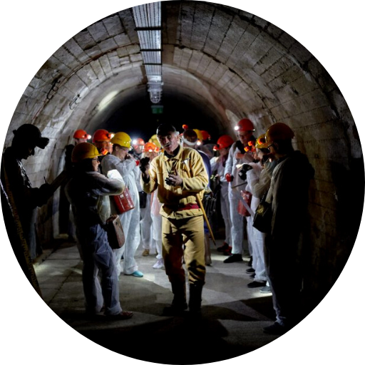 Informacje i zapisy na nocne zwiedzanie w Starej Kopalni w Wałbrzychu.