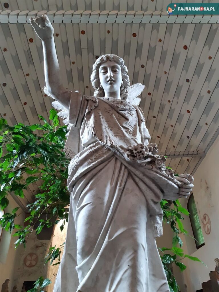 Anioł z kaplicy św. Anny przy Muzeum Historii Medycyny w Szpitalu św. Ducha we Fromboirku