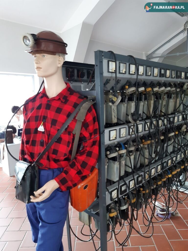 Górniczy ekwipunek osobisty w Muzeum Górnictwa - Stara Kopalnia w Wałbrzychu.