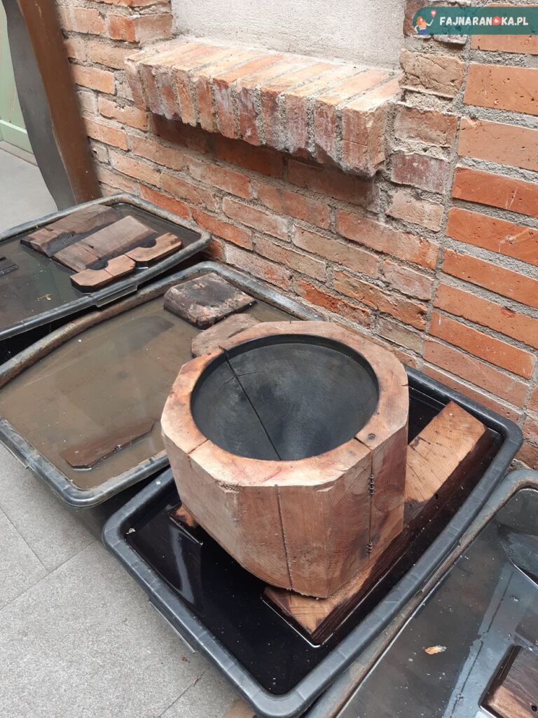 Forma drewniana do dmuchania szkła w hucie szkła Puck Glas.