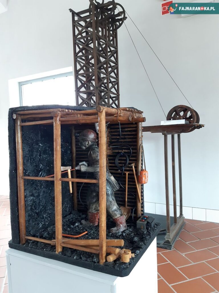 Ekspozycja w dawnej lampowni w Starej Kopalni w Wałbrzychu: Model zabezpieczenia chodnika kopalni.