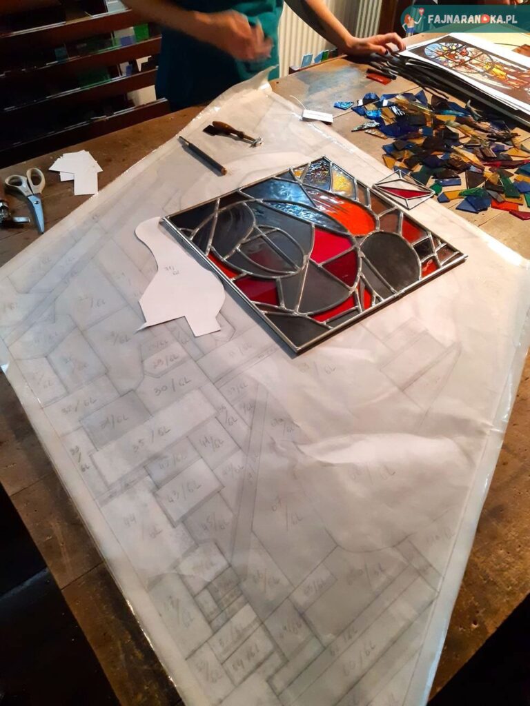 Projektowanie nowego witrażu w Muzeum Witrażu w Krakowie.