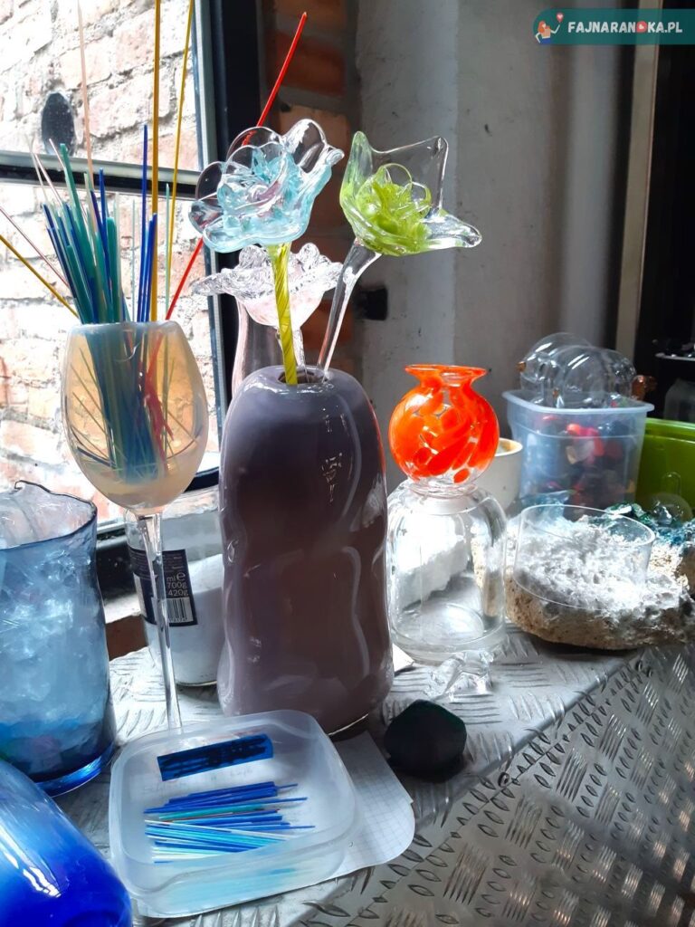 Prototypy ze szkła w Hucie Szkła w Pucku.