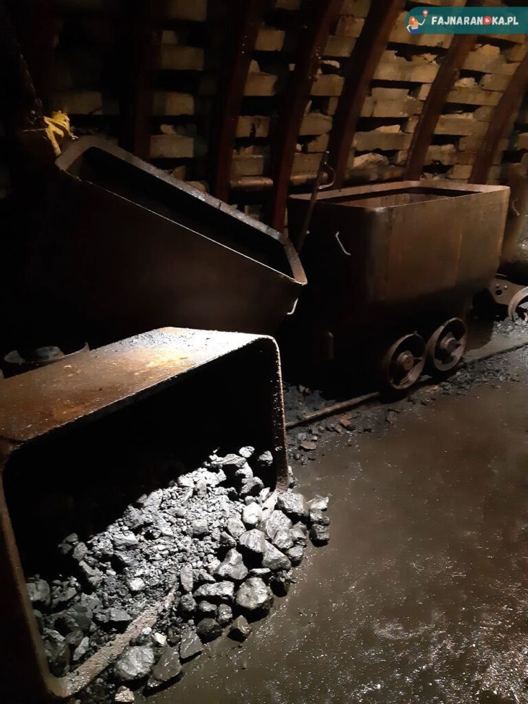 Wagoniki do przewozu węgla w Lisiej Sztolni - Stara Kopalnia w Wałbrzychu