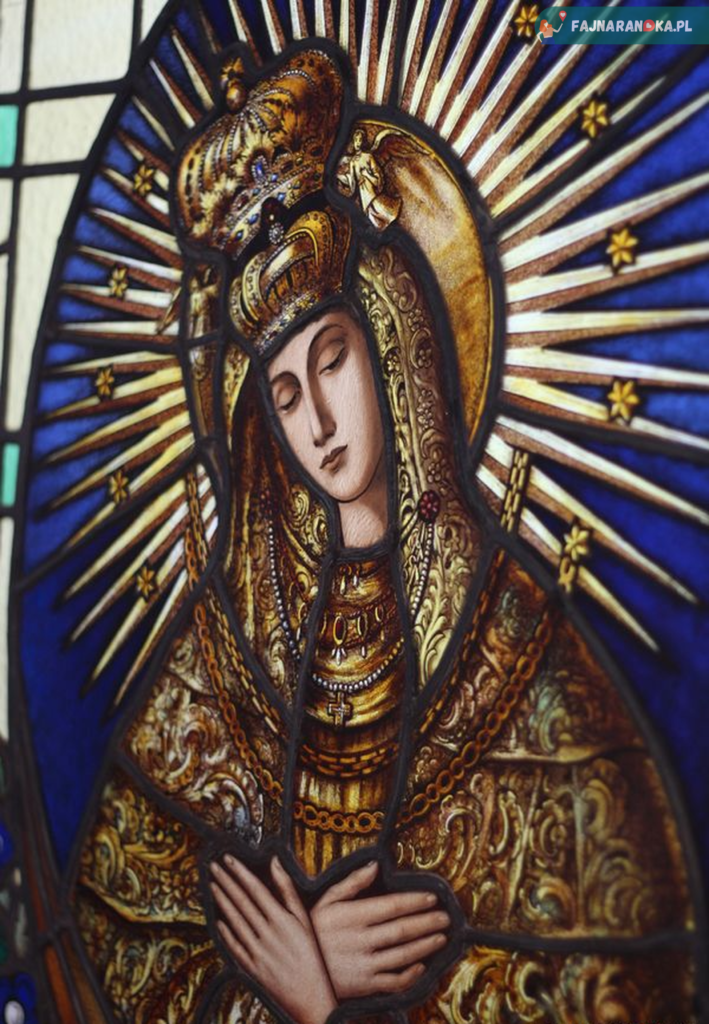 Witraż przedstawiający Matkę Boską w Muzeum i Pracowni Witrażu w Krakowie.