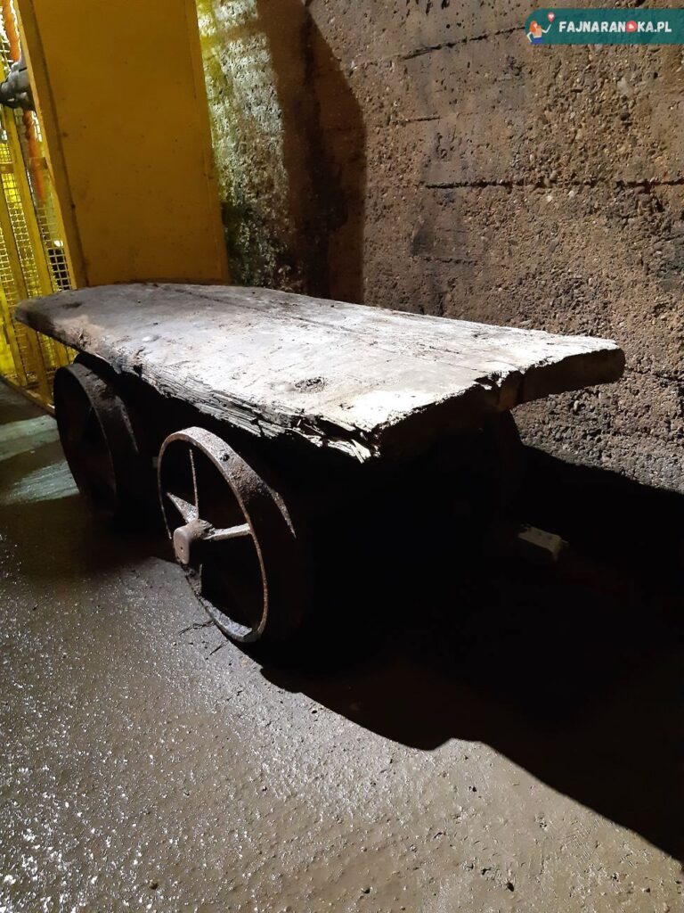Wózek transportowy do węgla w Lisiej Sztolni - Stara Kopalnia w Wałbrzychu.