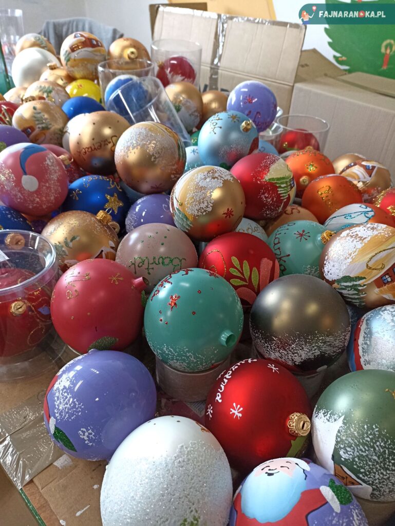 Gotowe bombki w KADPOL fabryce bombek w Gnieźnie