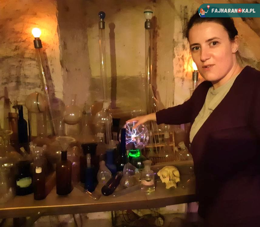 Na randkę w okolicach Wrocławia można wybrać Laboratorium Frankensteina w Ząbkowicach Śląskich. Można tu dotknąć lampy plazmowej.