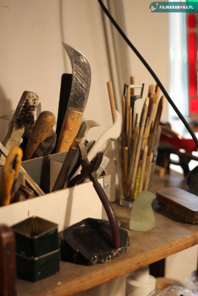 Narzędzie szklarskie w Muzeui i Pracowni Witrażu w Krakowie.