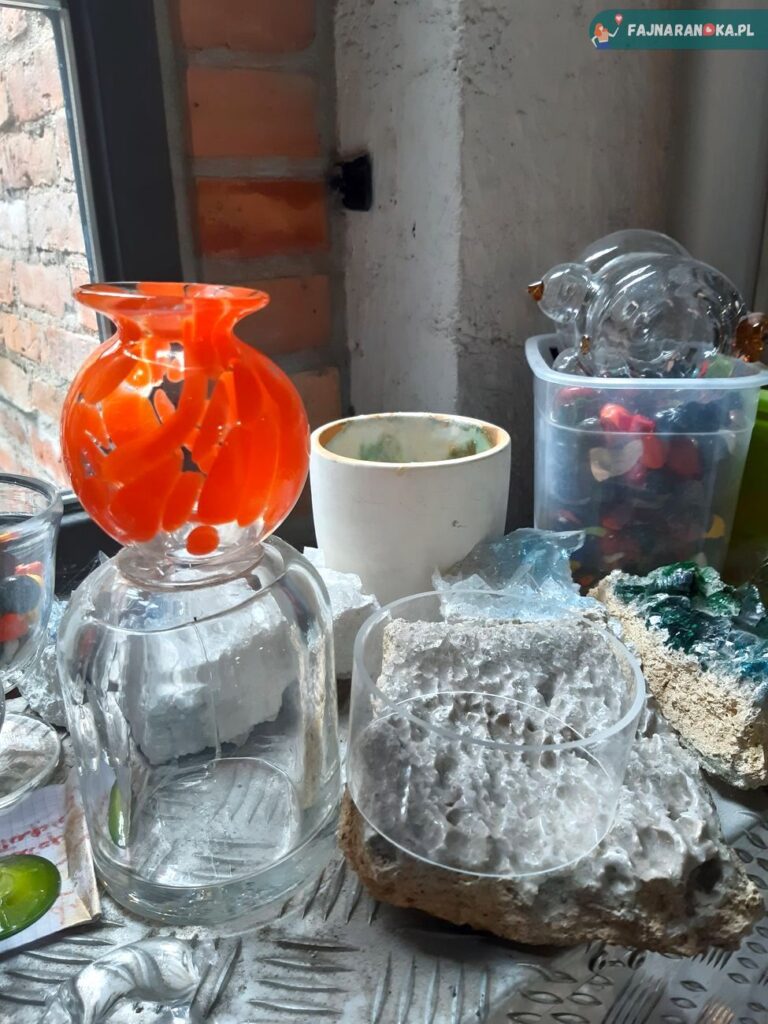 Prototypy szklane w Hucie Szkła w Pucku.