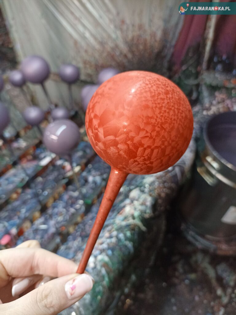 Szronienie bombek w KADPOL fabryce bombek w Gnieźnie