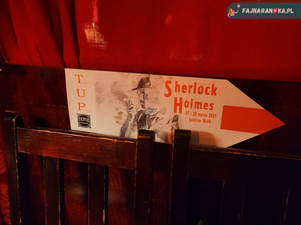 W kawiarni u Przyjaciół w Poznaniu znajdziemy drogowskazy do kultury - spektakli tutejszego teatru.