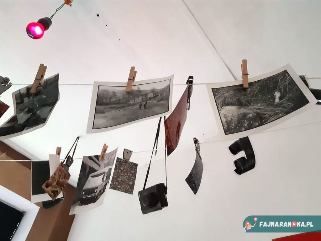 Laboratorium fotograficzne wywoływanie zdjęć za czasów PRL w Muzeum Sentymentów w Kowarach.