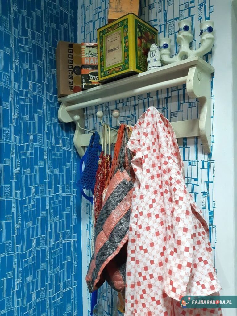 Pomocnik kuchenny z PRL w Muzeum Sentymentów w Kowarach.