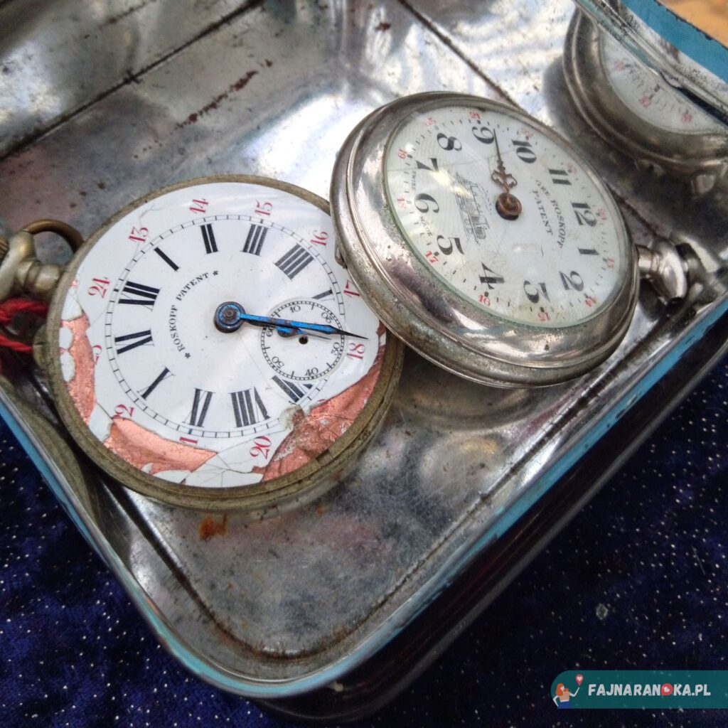 Srebrne zegarki kieszonkowe na Jarmarku Dominikańskim.