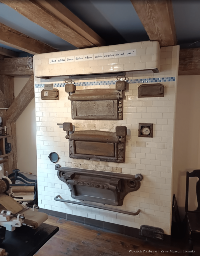 Stary piec w manufakturze Żywego Muzeum Piernika w Toruniu.