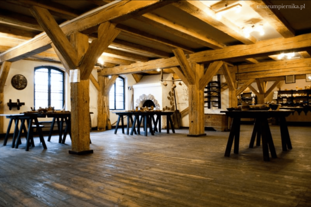 Wnętrze sali warsztatowej Żywego Muzeum Piernika w Toruniu.
