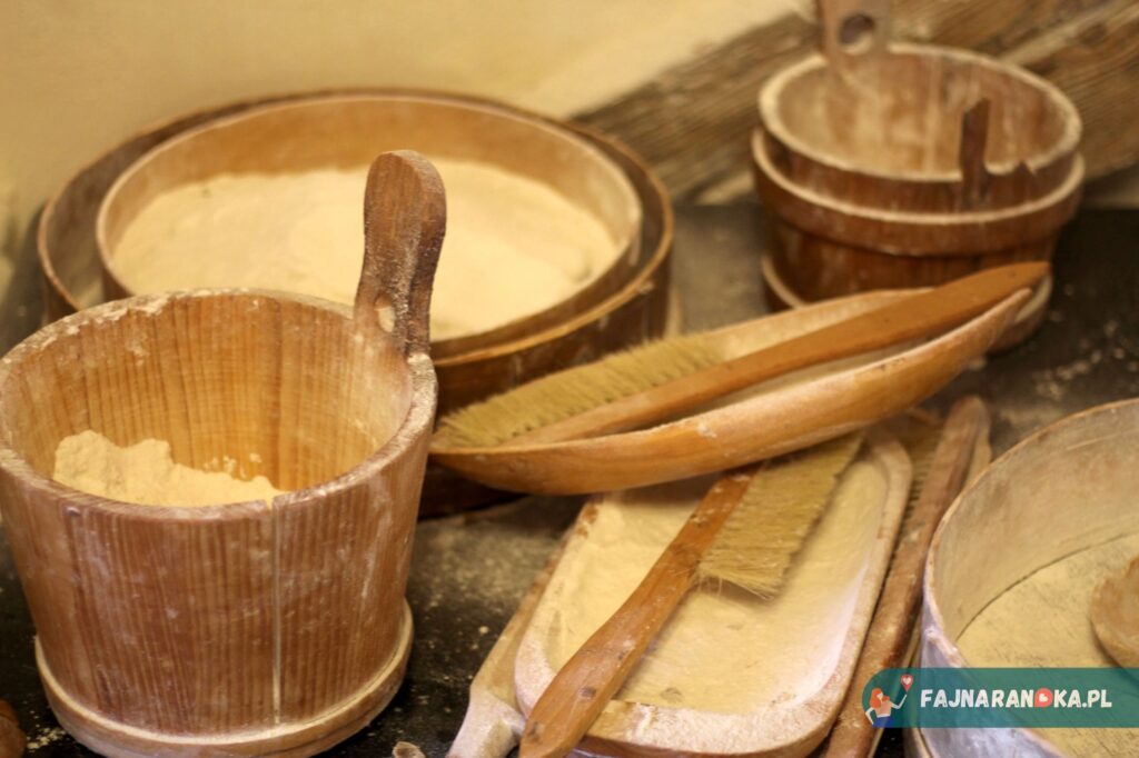 Rodzaje mąki w Żywym Muzeum Piernika w Toruniu.