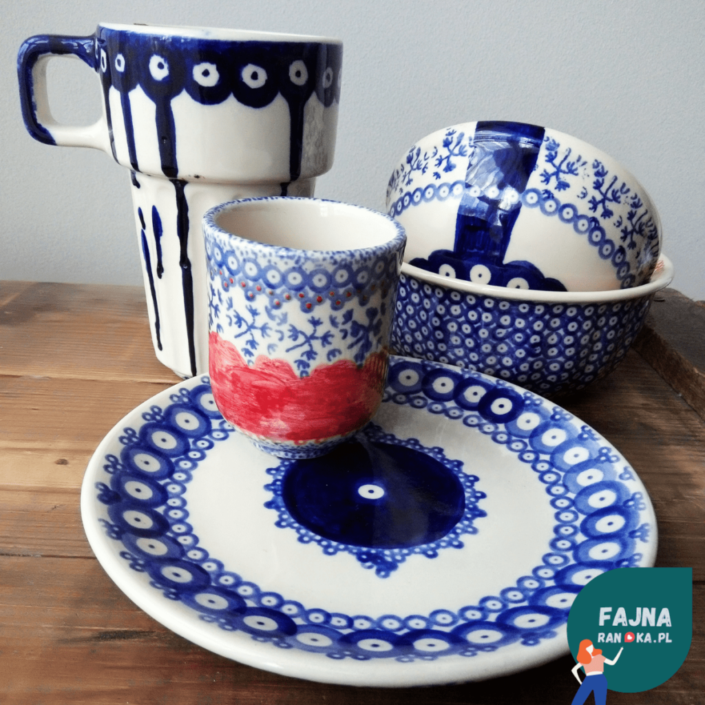 Mój efekt warsztatów zdobienia ceramiki w Żywym Muzeum Ceramiki w Bolesławcu.