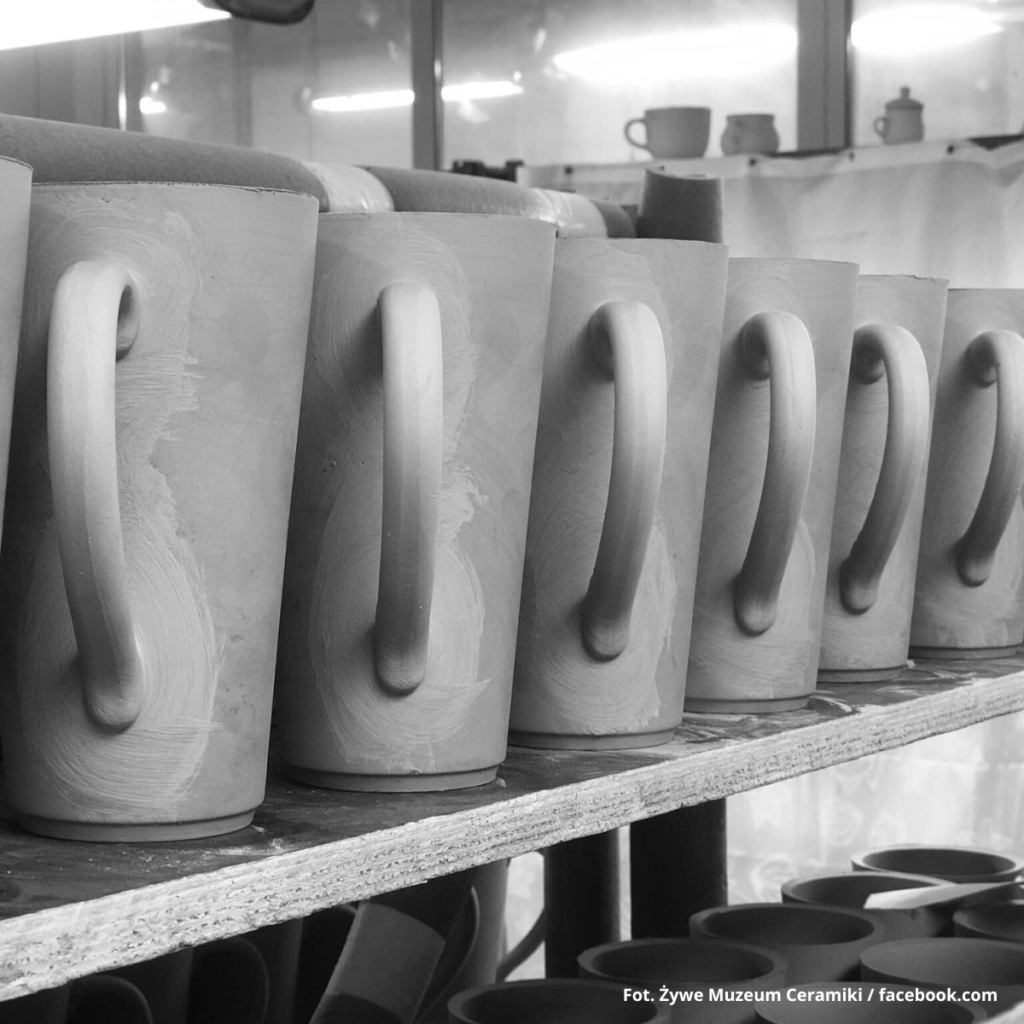 Zwiedzanie manufaktury w Żywym Muzeum Ceramiki w Bolesławcu.