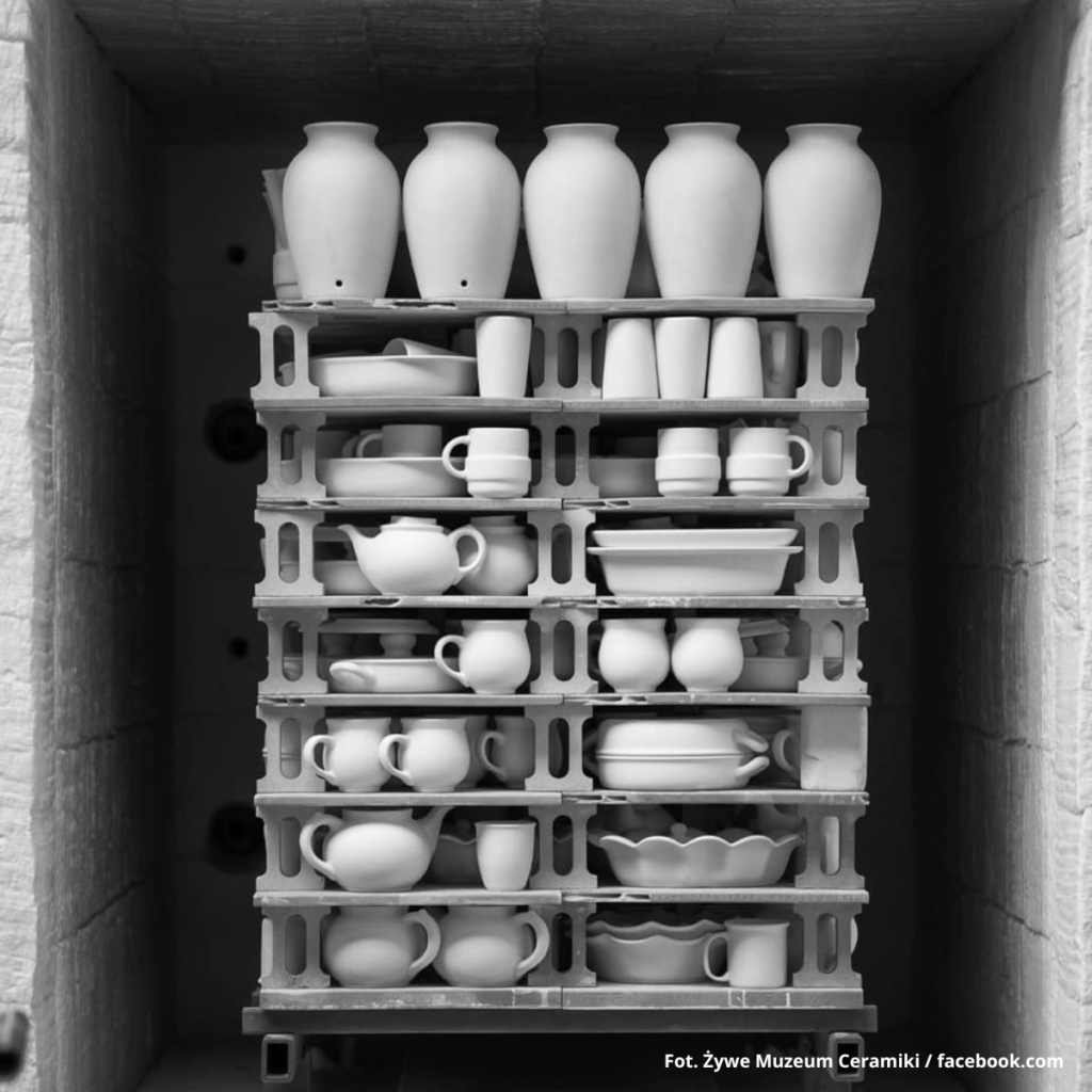 Zwiedzanie manufaktury w Żywym Muzeum Ceramiki w Bolesławcu.