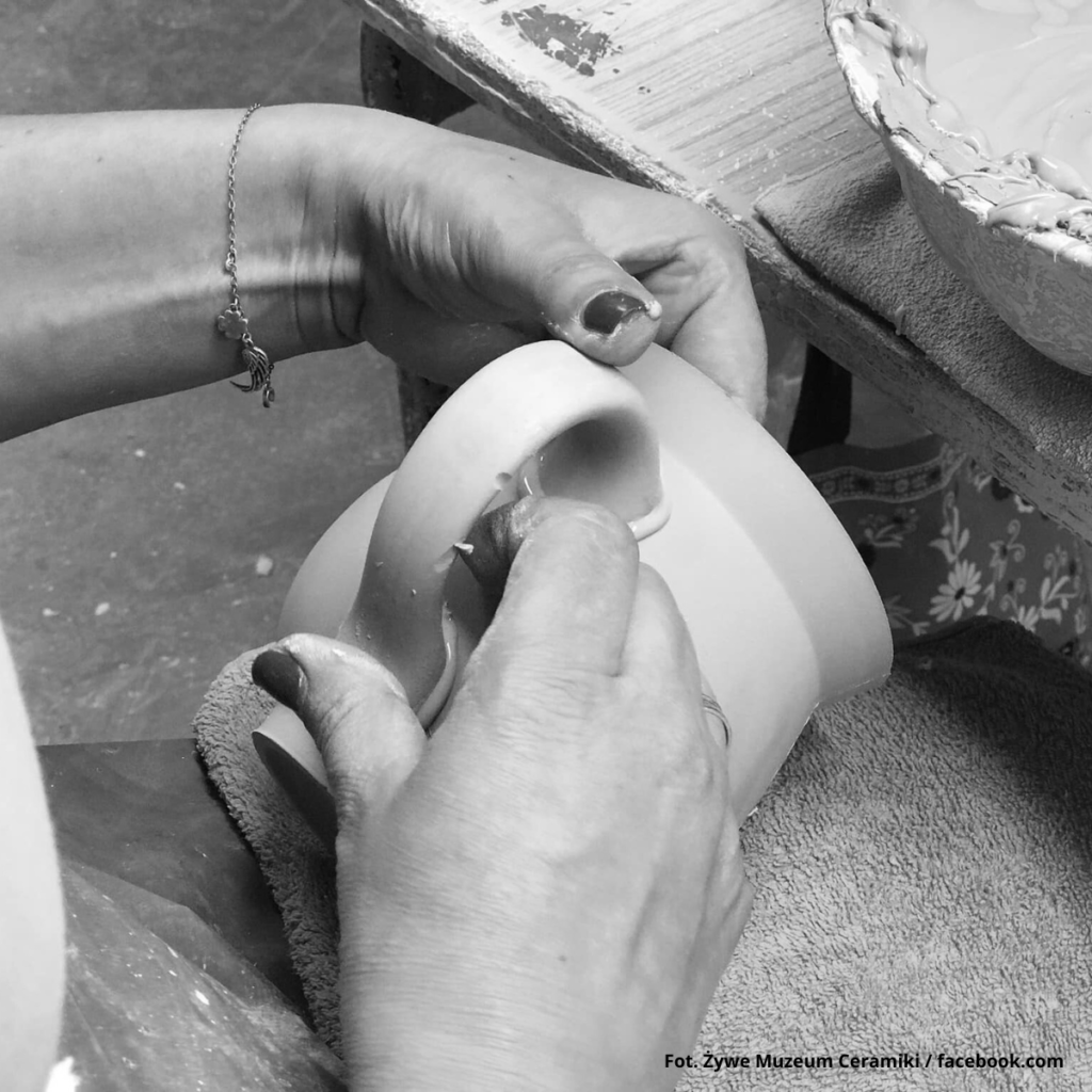 Zwiedzanie manufaktury w Żywym Muzeum Ceramiki w Bolesławcu.