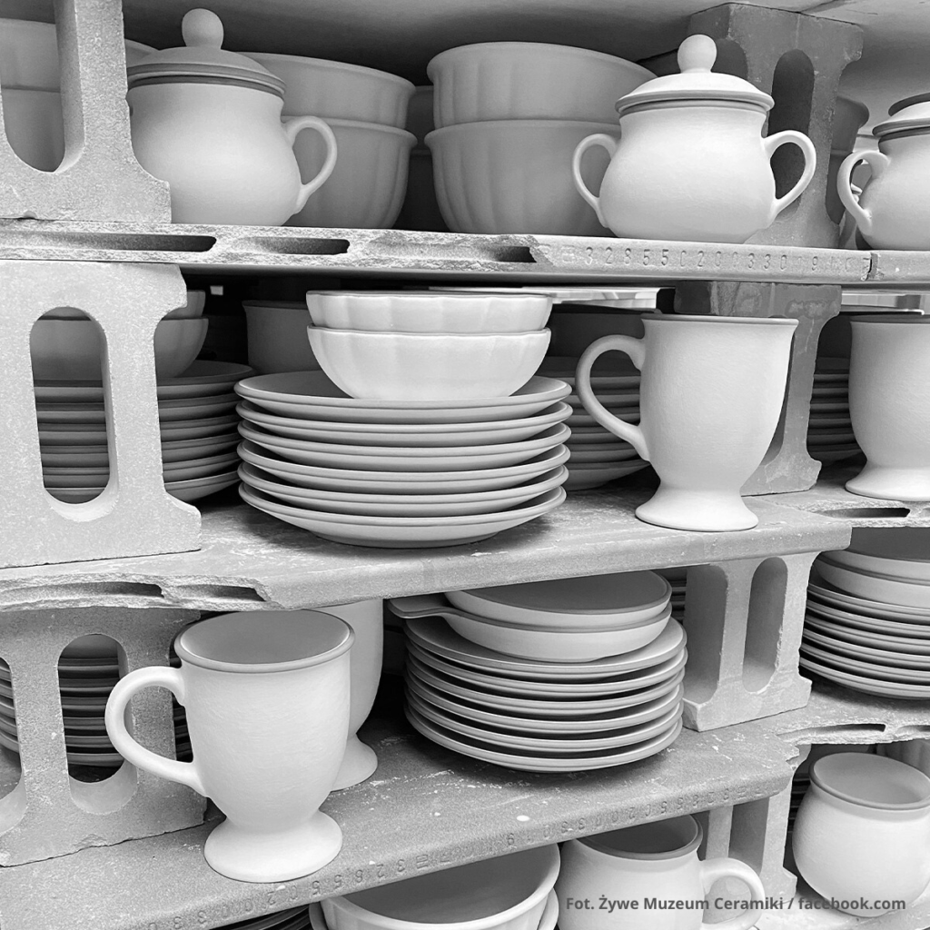 Zwiedzanie manufaktury w Żywym Muzeum Ceramiki w Bolesławcu.