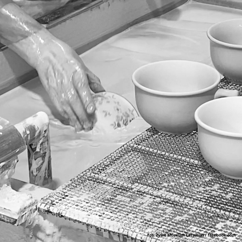 Zwiedzanie manufaktury w Żywym Muzeum Ceramiki w Bolesławcu.