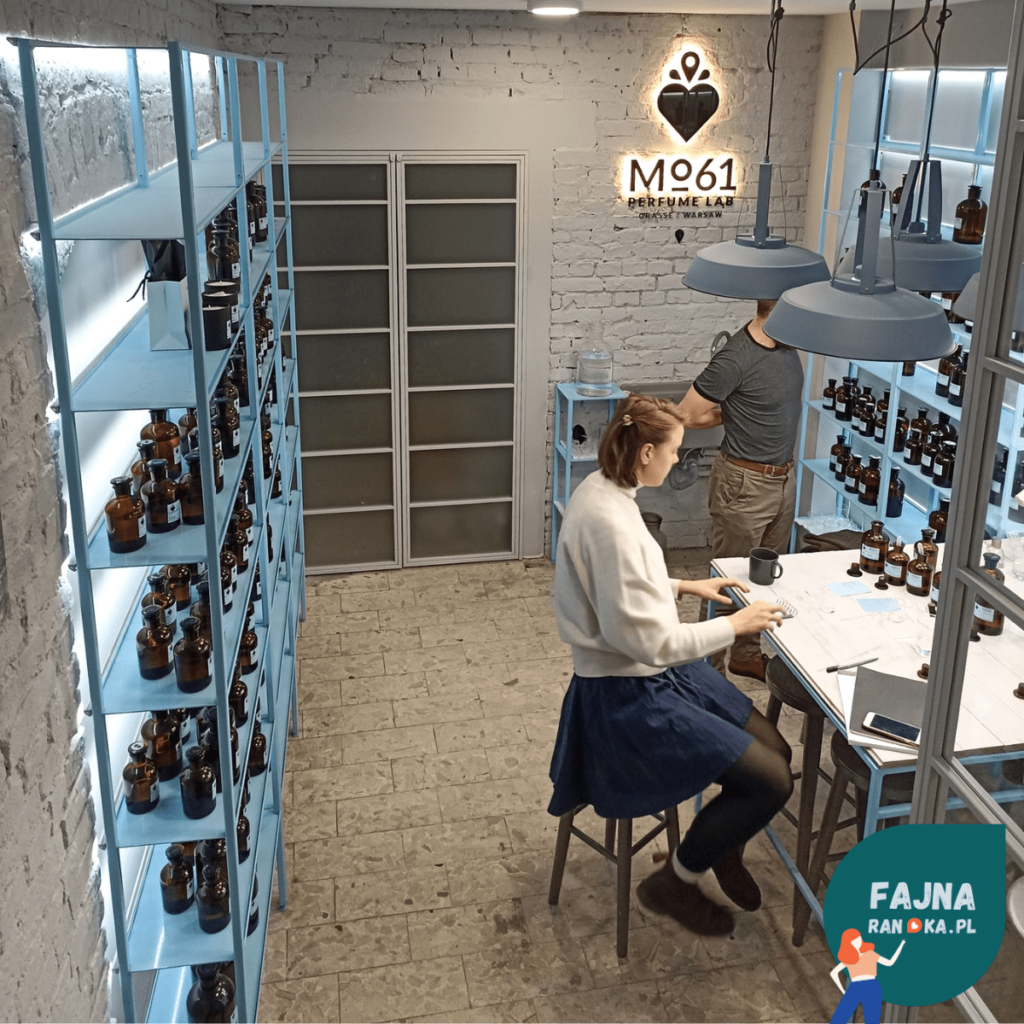 Nasza przewodniczka po świecie zapachów w Mo61 Perfume Lab.