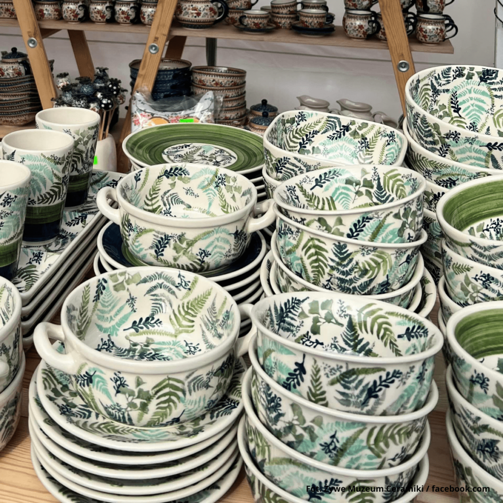 Najmodniejsze stemple z motywem roślinnym i efekt końcowy w Żywym Muzeum Ceramiki w Bolesławcu.