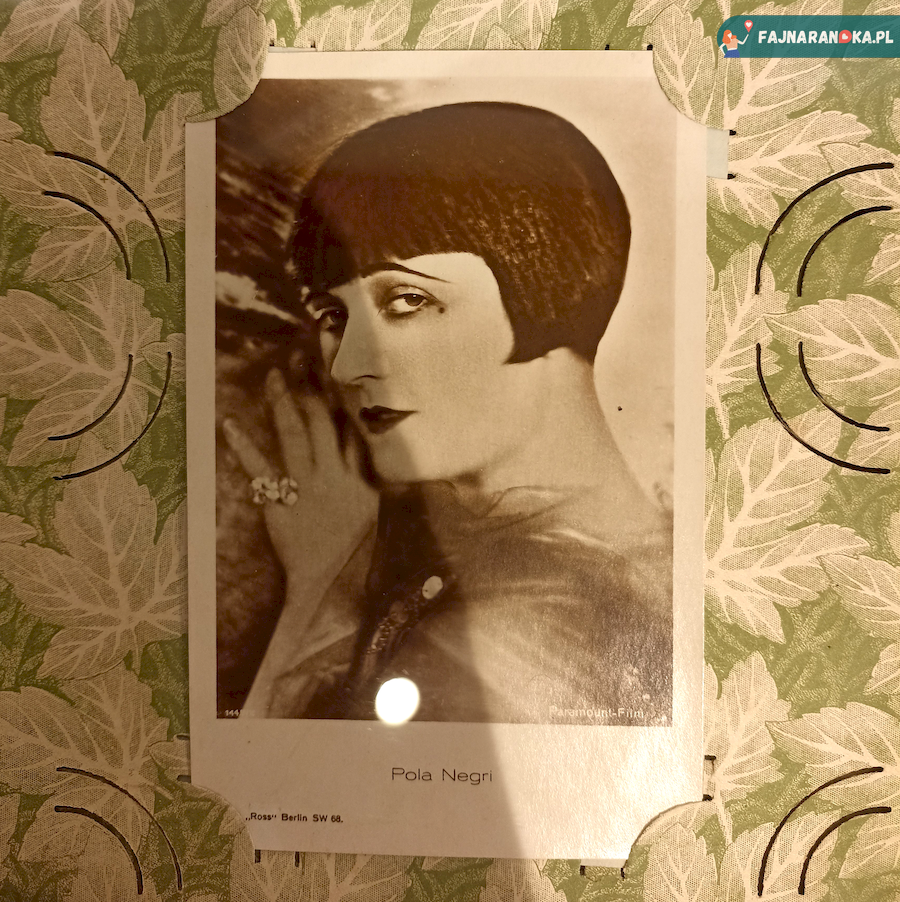 Stara fotografia Pola Negri (urodzona jako Apolonia Chałupiec), legendarna polska aktorka teatralna i filmowa, która stała się jedną z największych gwiazd kina niemego w Hollywood - Muzeum Kinematografii Łódź.