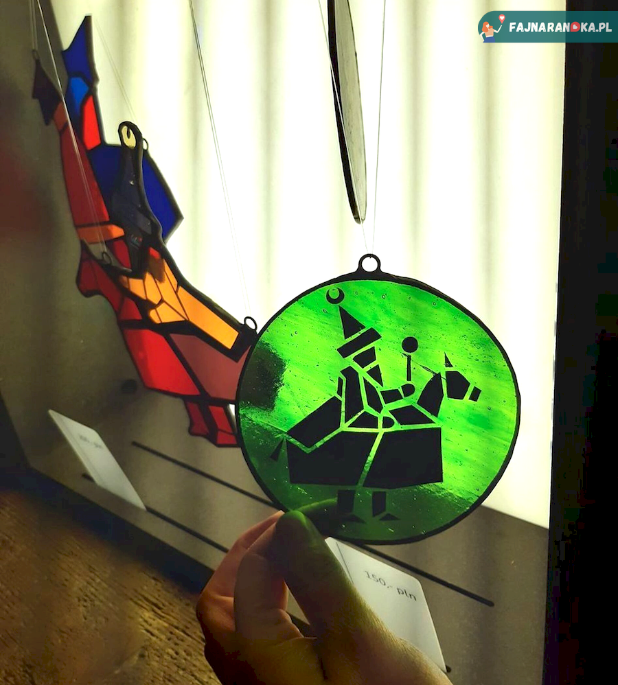 Witraż Lajkonika w Muzeum Witrażu w Krakowie.