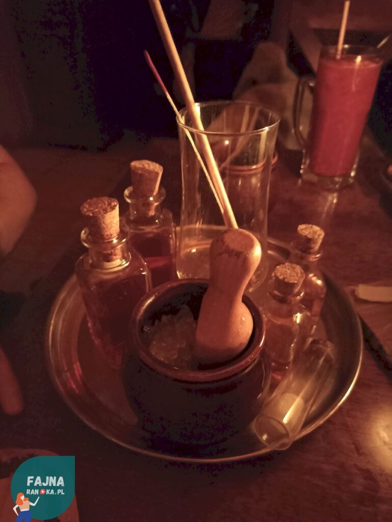 Czas stworzyć własny eliksir podczas randki w Wilczym Dole.