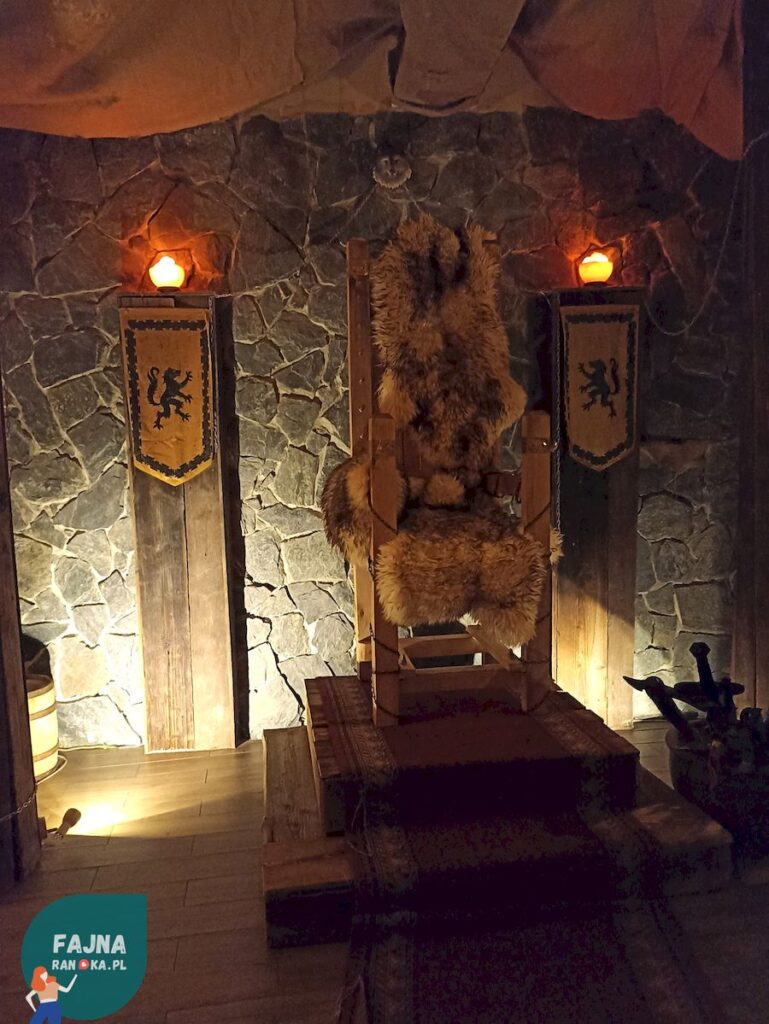 Tawernie Wilczy Dół - tron dla randkowiczów.