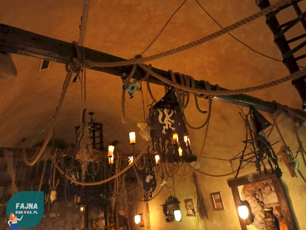 Tawernie Wilczy Dół - klimatyczne wnętrze i dbałość o detale.