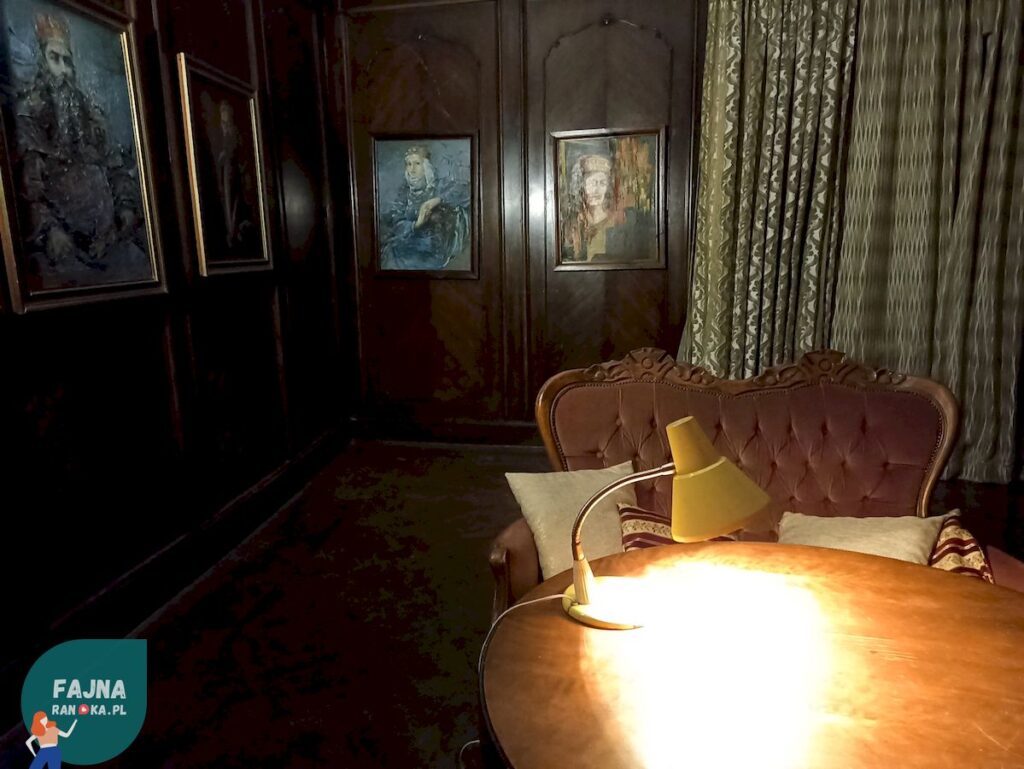 Nocne zwiedzanie Zamku Czocha. Szlakiem Tajnych Przejść: Spacer po wnętrzach Zamku Czocha.