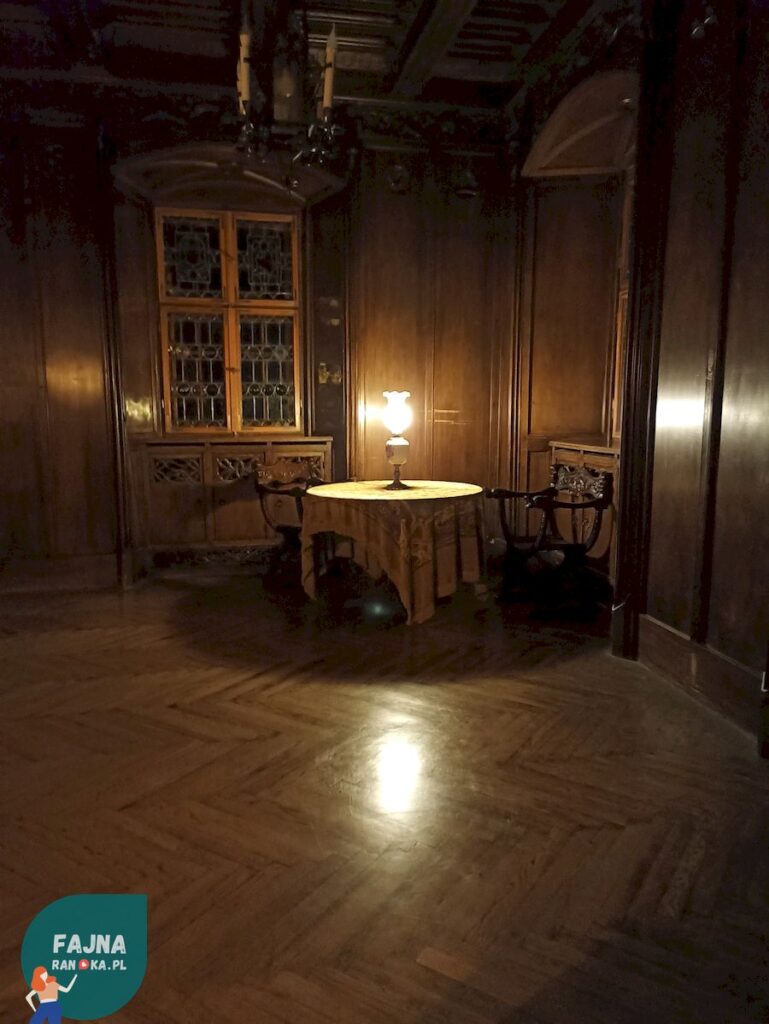 Nocne zwiedzanie Zamku Czocha. Szlakiem Tajnych Przejść: Spacer po wnętrzach Zamku Czocha.