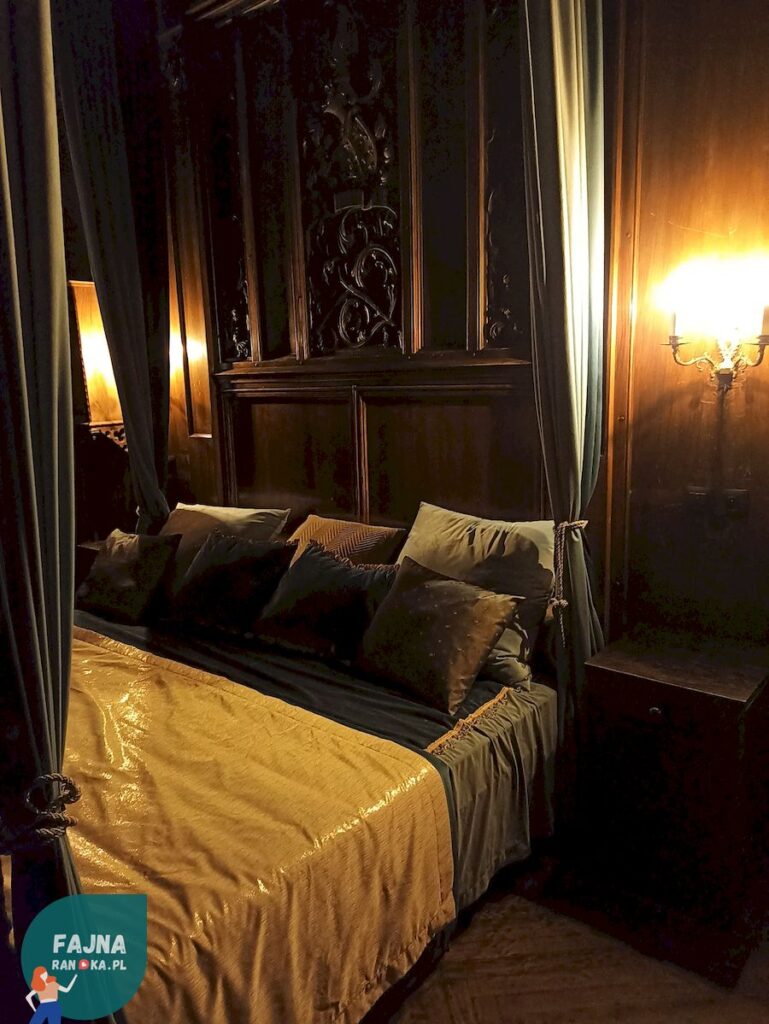 Nocne zwiedzanie Zamku Czocha. Szlakiem Tajnych Przejść: Spacer po wnętrzach Zamku Czocha.