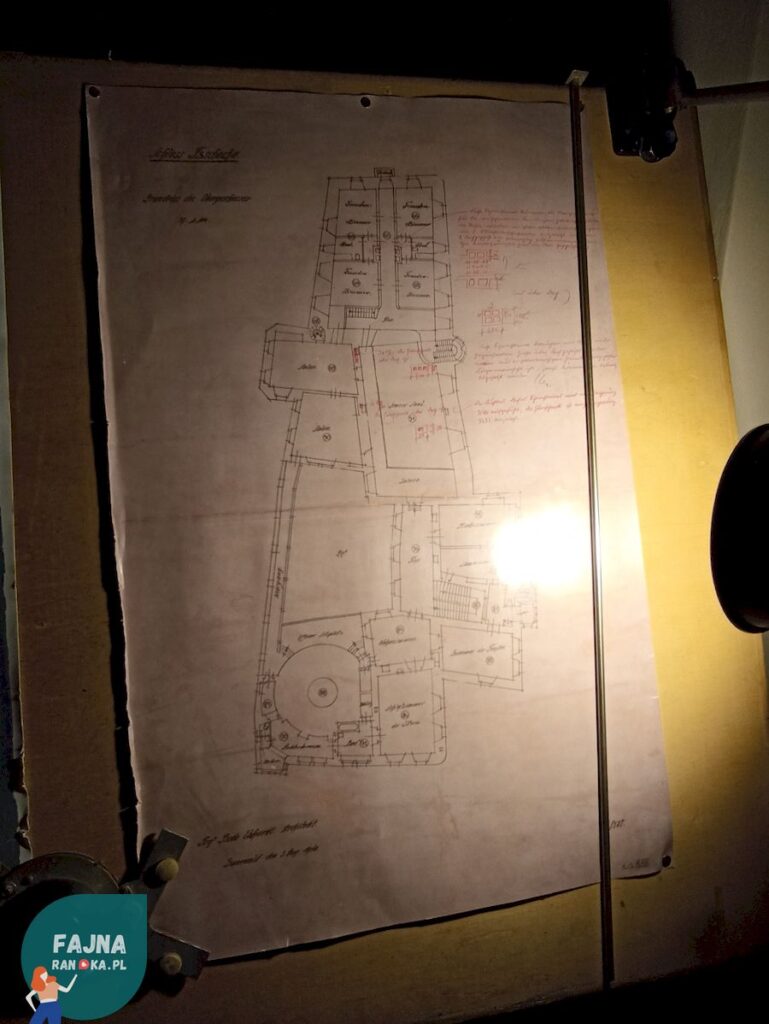 Nocne zwiedzanie Zamku Czocha. Szlakiem Tajnych Przejść: Tajemnicze szkice naprowadzają na trop nowych tajnych przejść.