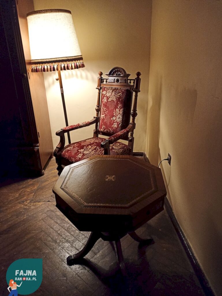 Nocne zwiedzanie Zamku Czocha. Szlakiem Tajnych Przejść: Spacer po wnętrzach Zamku Czocha.