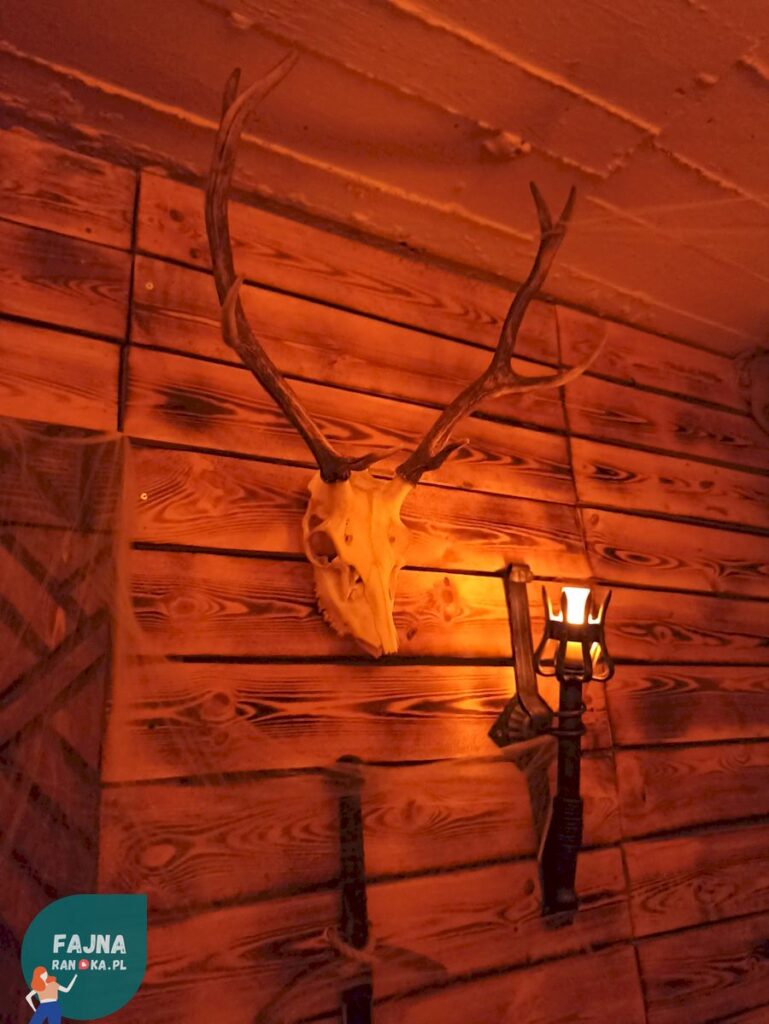 Klimat wnętrza sprzyja super randce - Wiking Club Axe Throwing Wrocław.