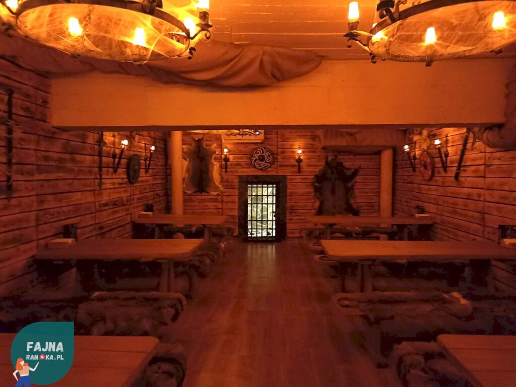 Klimat wnętrza sprzyja super randce - Wiking Club Axe Throwing Wrocław.