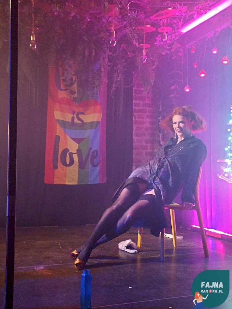 Sprzątaczka z PRLu - burleska to świetny pomysł na randkę.