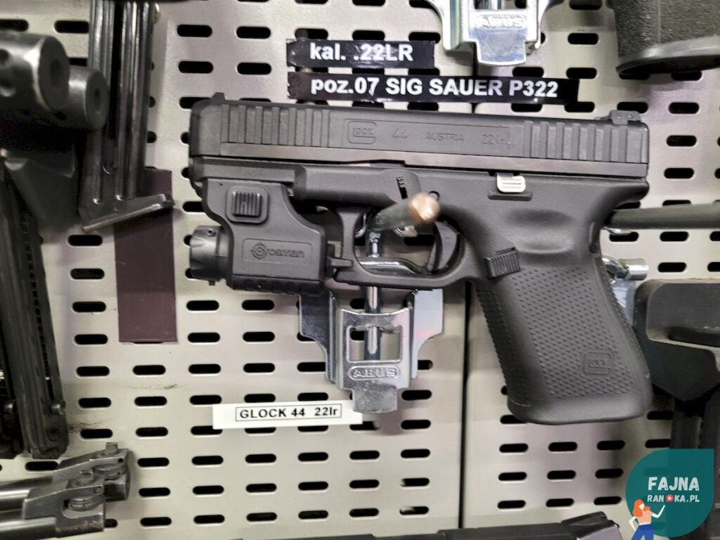 Kultowy GLOCK 44 - jedna z broni, które mogliśmy przetestować podczas naszej randki na strzelnicy.