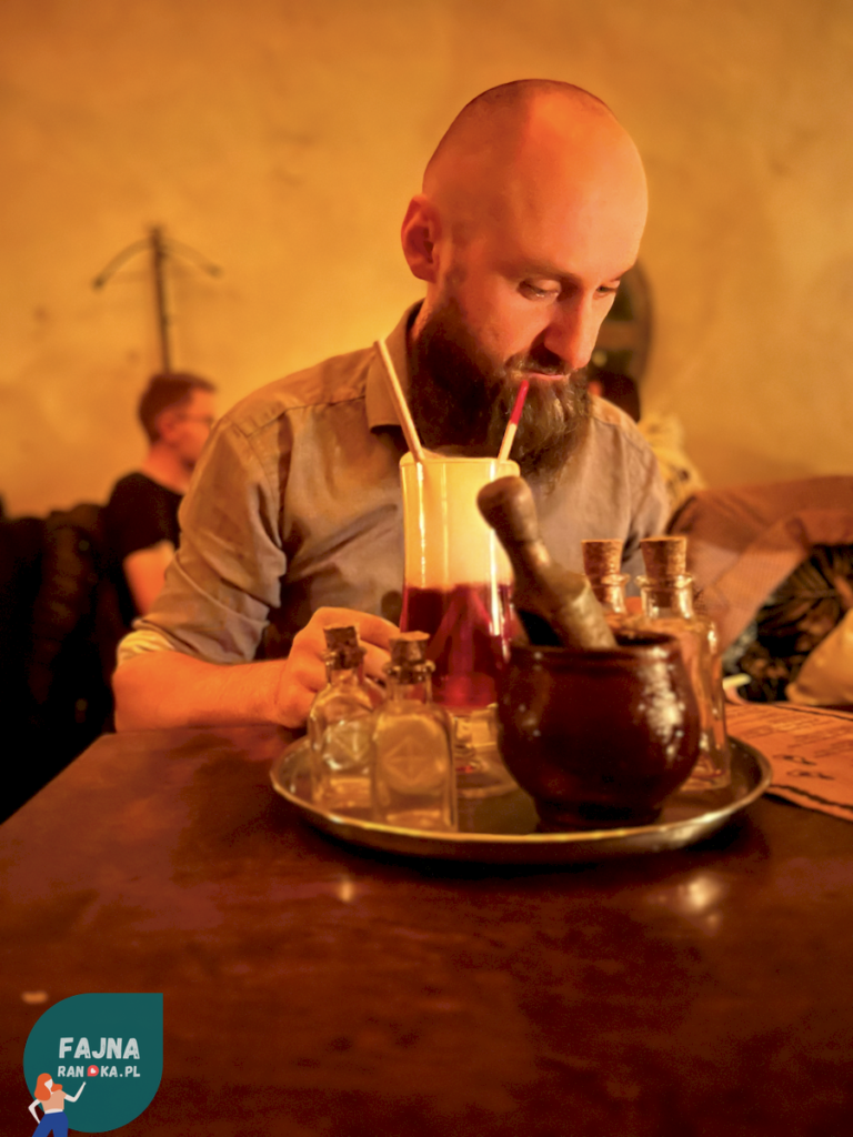 Czas na stworzenie eliksiru - nasza randka w Tawernie Wilczy Dół w Krakowie.