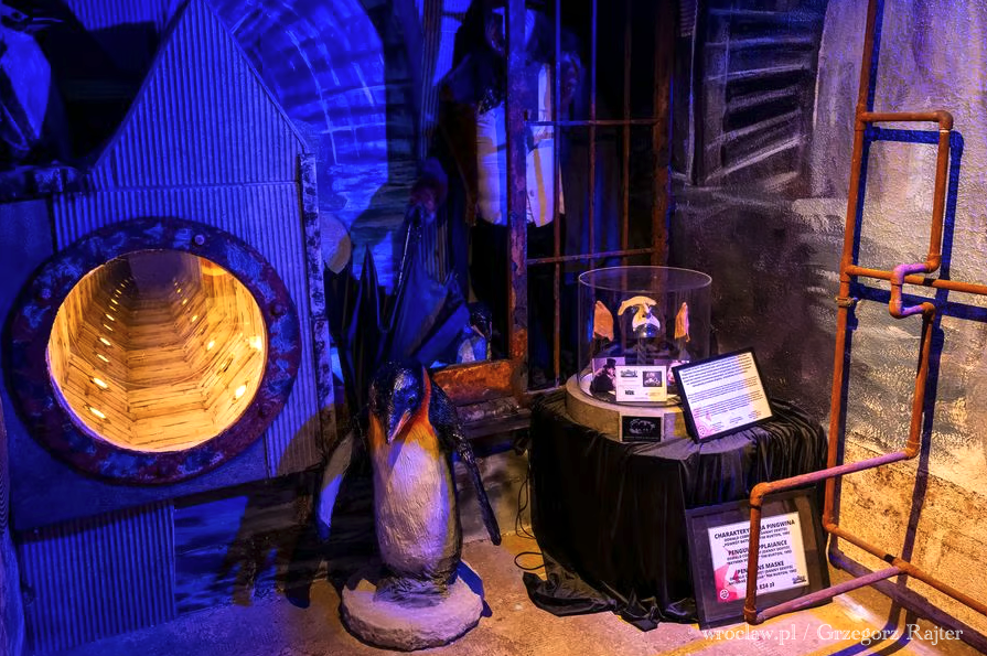 MovieGate: fragment charakteryzacji postaci Pingwina z filmu "Powrót Barmana"