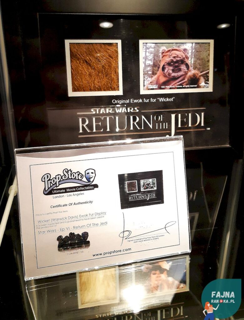 MovieGate: fragment kostiumu Ewoka z "Powrotu Jedi" wraz z certyfikatem autentyczności.